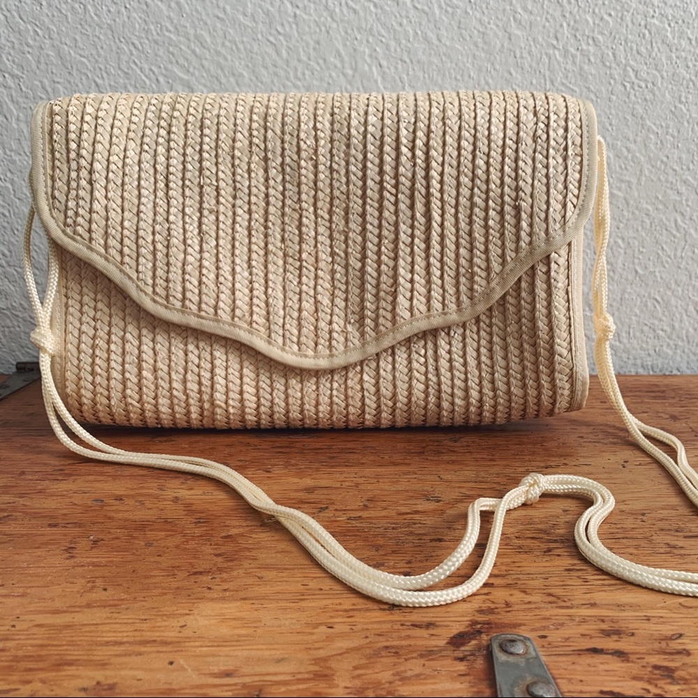 Vintage Wicker Woven Straw Shoulder Bag Scalloped